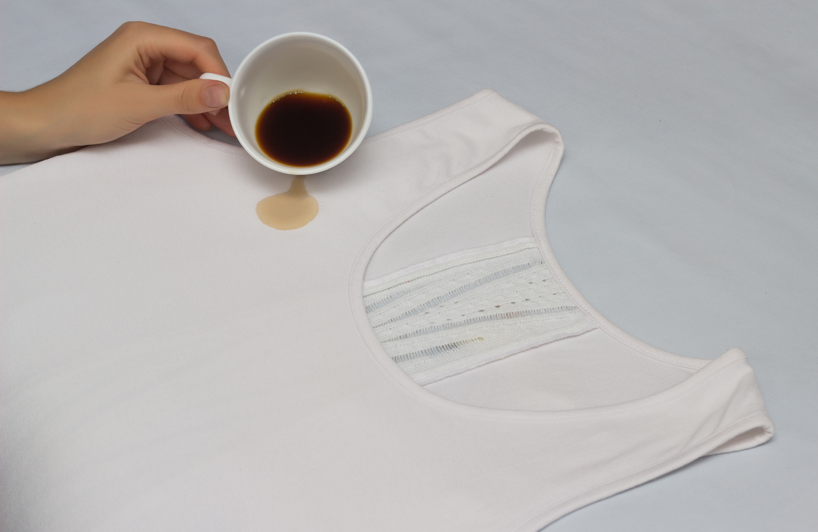Guide Complet : Comment nettoyer une tache de café facilement et rapidement - My Little Pressing Blog
